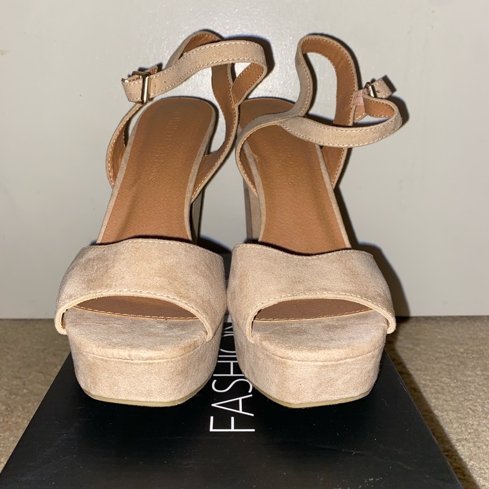 heels - Picture 5 of 11